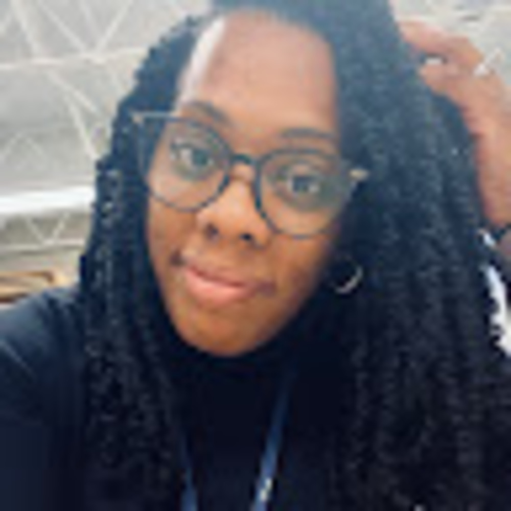 Meet your Posher, Stephanie